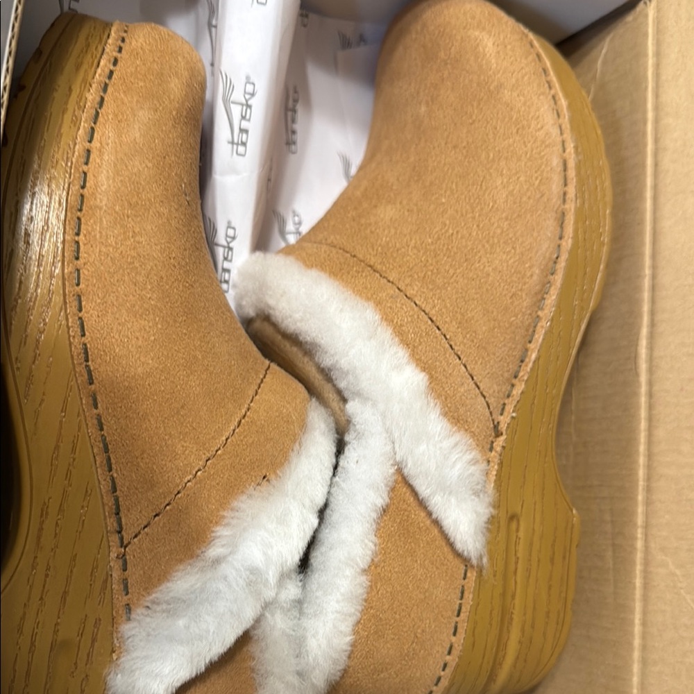 NWT without tags. Dansko suede Tan clogs with White Fur Trim size 37